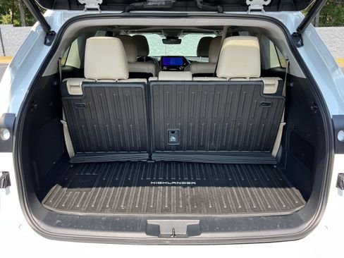 Used 2023 Toyota Highlander Limited AWD/4WD image 18