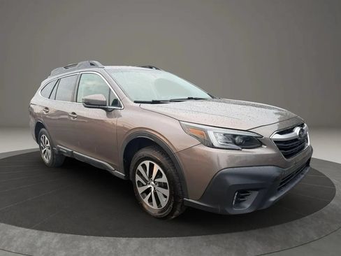 Used 2022 Subaru Outback Premium AWD/4WD image 3