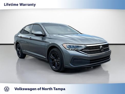Used 2024 Volkswagen Jetta SE FWD image 1