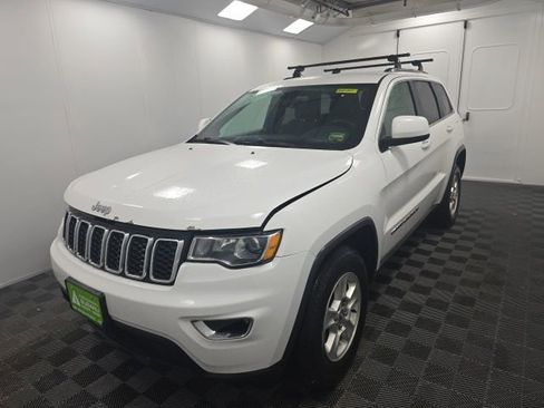 Used 2017 Jeep Grand Cherokee Laredo w/ Quick Order Package 23E AWD/4WD image 3