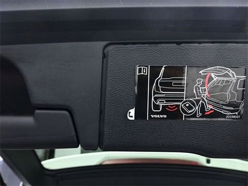 Used 2019 Volvo XC60 T5 Momentum w/ Premium Package image 26