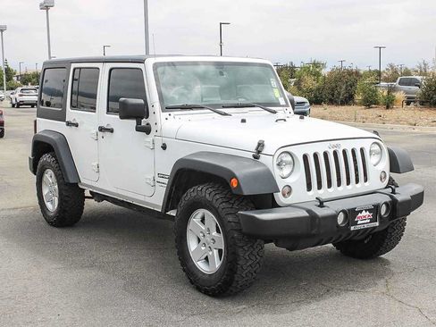 Used 2018 Jeep Wrangler Unlimited Sport S AWD/4WD image 3