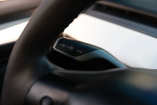 Used 2023 Tesla Model Y Long Range AWD/4WD image 33