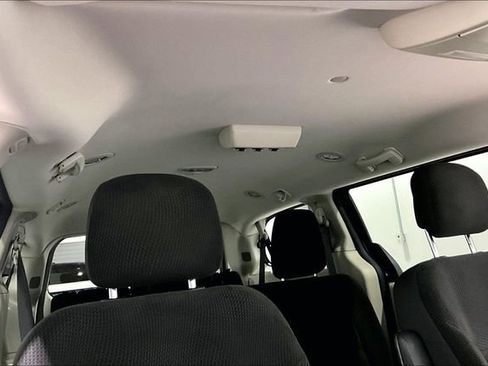 Used 2018 Dodge Grand Caravan SE w/ UConnect Hands-Free Group image 29