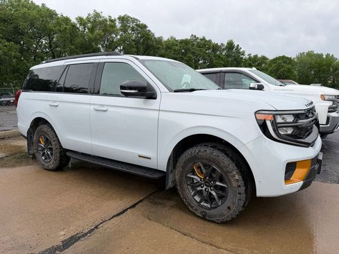Used 2025 Ford Expedition Tremor AWD/4WD image 5