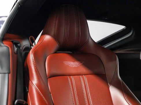 Used 2020 Aston Martin V8 Vantage Coupe image 31