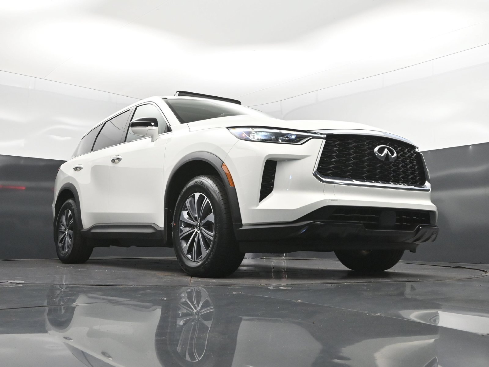 Used 2024 INFINITI QX60 Pure w/ Cargo Package FWD image 44