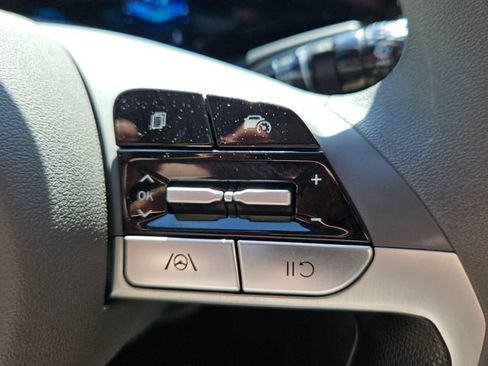 Used 2024 Hyundai Elantra SEL FWD image 13