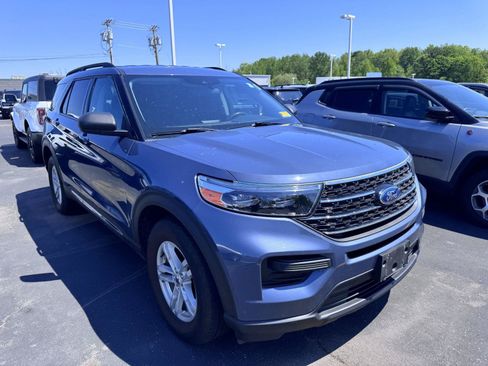 Used 2021 Ford Explorer XLT AWD/4WD image 3