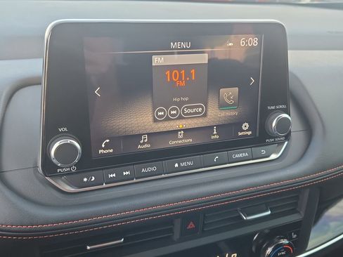 Certified 2025 Nissan Rogue SV image 22