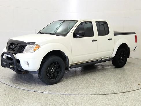 Used 2021 Nissan Frontier SV w/ Midnight Edition Floor Mats AWD/4WD image 3