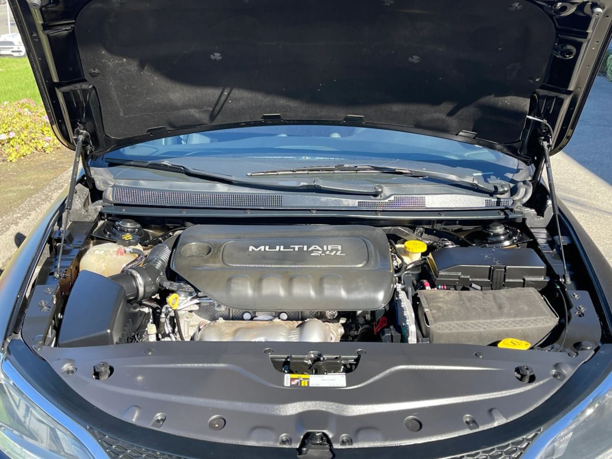 Used 2015 Chrysler 200 Limited FWD image 29