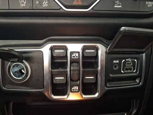Used 2022 Jeep Gladiator Sport AWD/4WD image 26