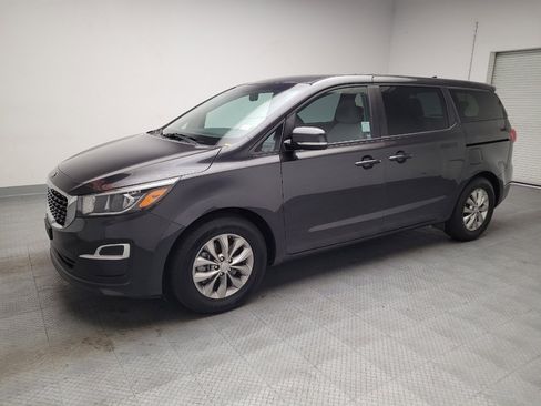 Used 2020 Kia Sedona LX FWD image 2