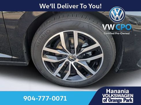 Certified 2025 Volkswagen Jetta SE FWD image 10