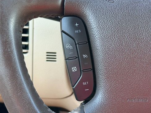 Used 2011 Buick Lucerne CXL FWD image 30