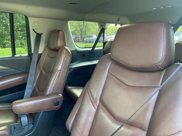 Used 2017 Cadillac Escalade ESV Luxury AWD/4WD image 11