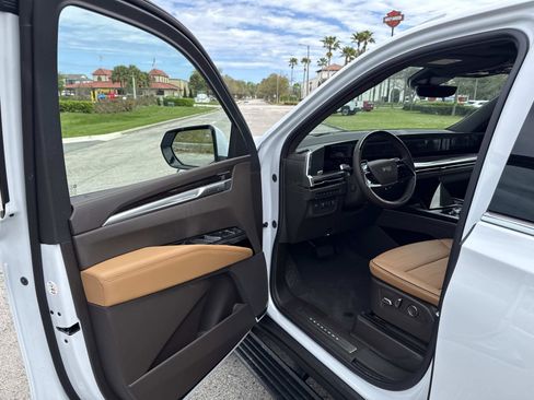 New 2026 Cadillac Escalade ESV Luxury w/ Touring Package image 19