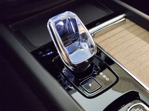 New 2026 Volvo XC60 B5 Plus w/ Protection Package Premier image 20