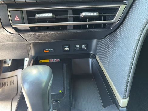 Used 2025 Toyota Camry SE FWD image 14