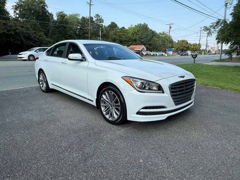 Used 2016 Hyundai Genesis 3.8 RWD image 3