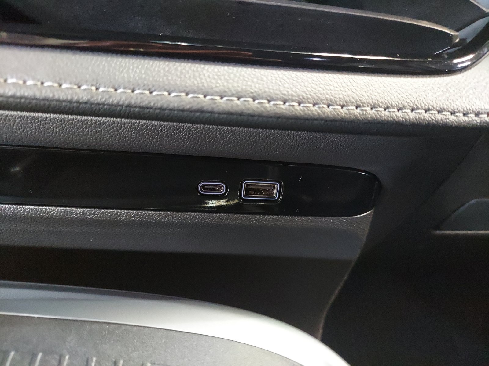 Used 2025 Buick Enclave Sport Touring w/ Power Package FWD image 21