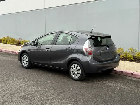 Used 2014 Toyota Prius C One image 3