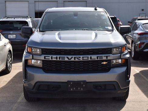 Used 2020 Chevrolet Silverado 1500 Custom w/ Custom Value Package image 3