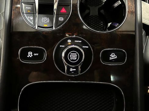 Used 2019 Bentley Bentayga image 49