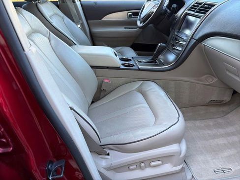 Used 2013 Lincoln MKX FWD image 4