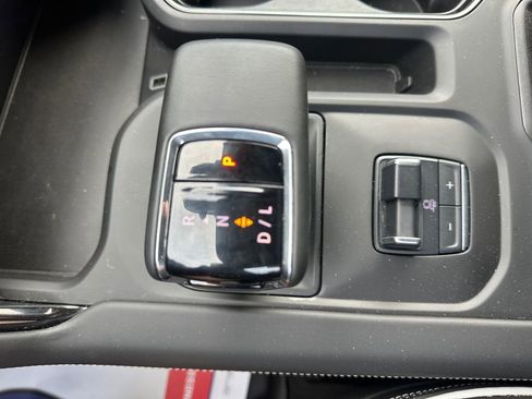 Used 2024 GMC Sierra 1500 AT4X image 35