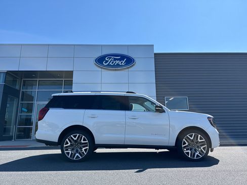 New 2026 Ford Expedition Platinum image 12