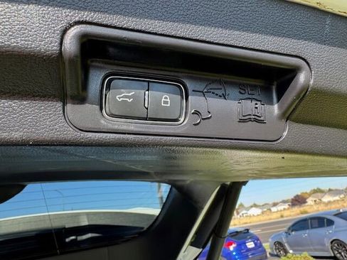 Used 2021 Ford Explorer XLT image 22