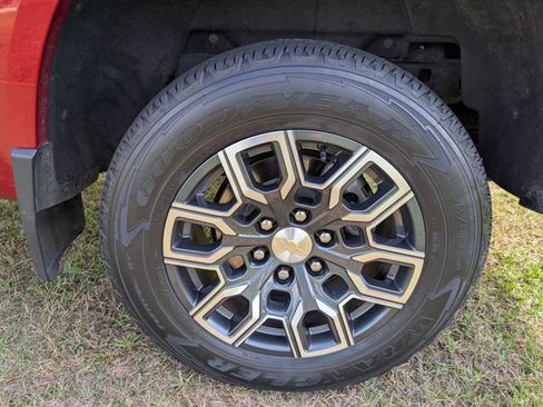 Used 2023 Chevrolet Colorado LT w/ LT Convenience Package III RWD image 9