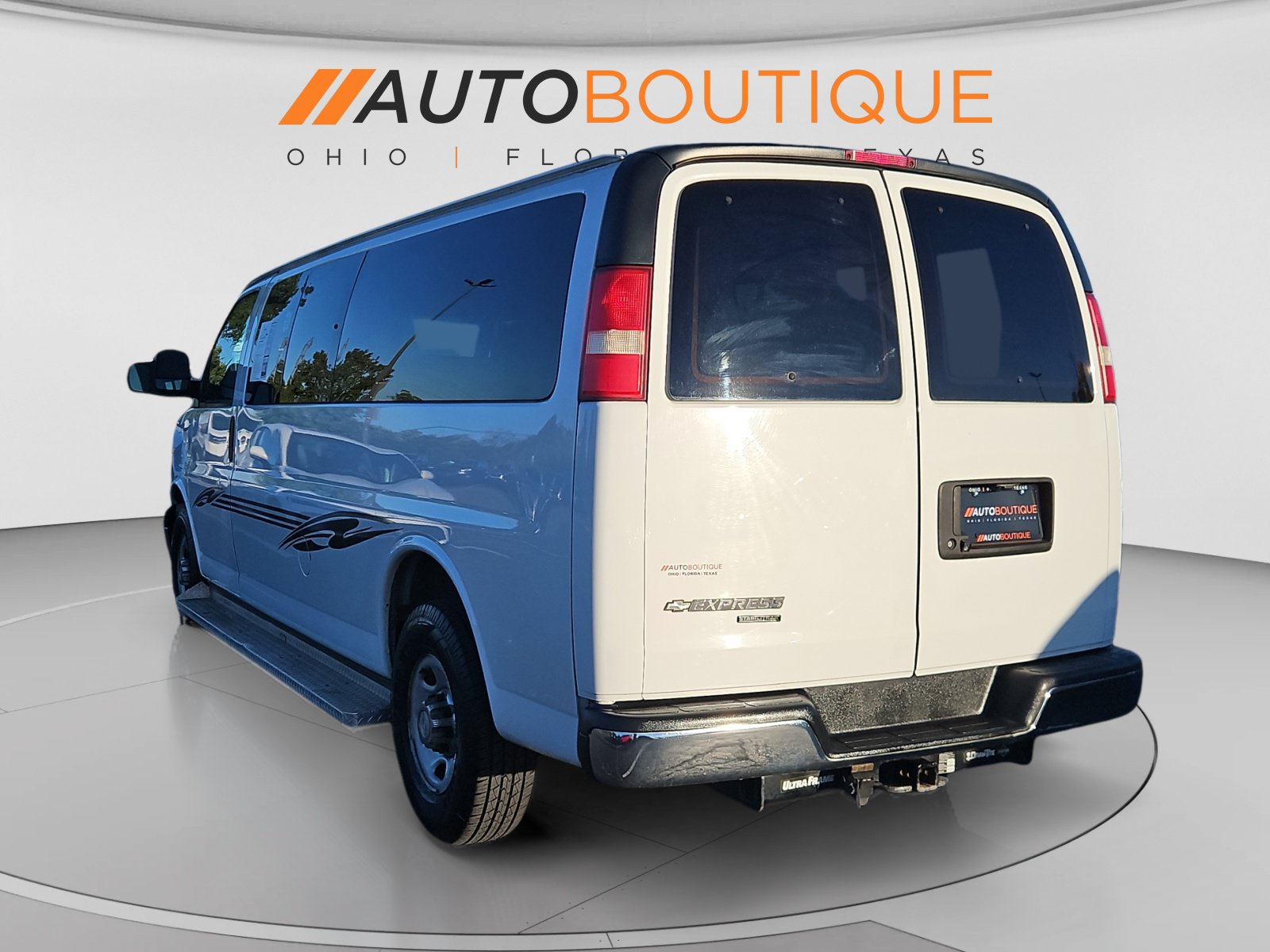 Used 2014 Chevrolet Express 3500 LT w/ LT Preferred Equipment Group RWD image 3
