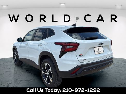 Used 2025 Chevrolet Trax RS w/ Driver Confidence Package FWD image 13