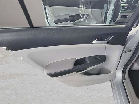 Used 2011 Honda Accord LX image 18