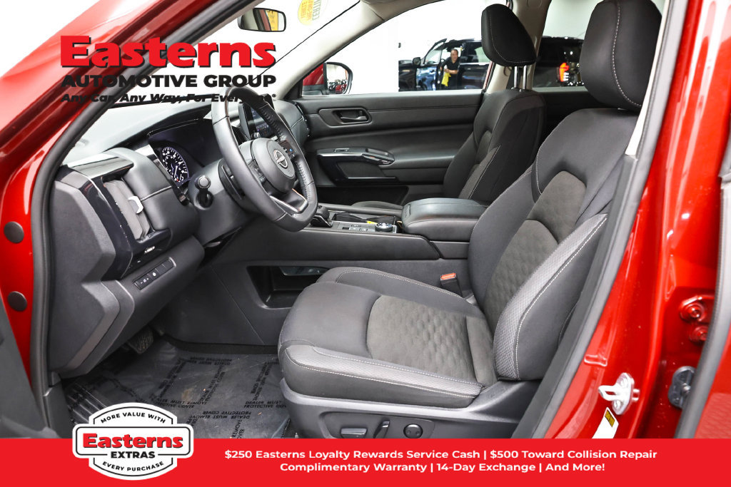Used 2024 Nissan Pathfinder SV AWD/4WD image 15
