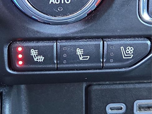 Certified 2023 Chevrolet Suburban Premier image 21