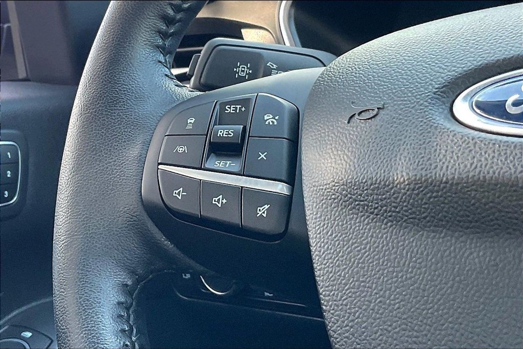 Used 2020 Ford Escape Titanium FWD image 8