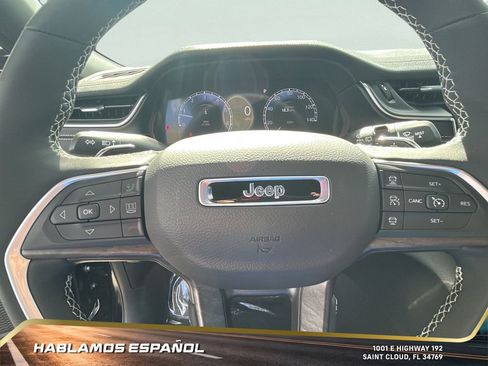 Used 2025 Jeep Grand Cherokee Limited image 18