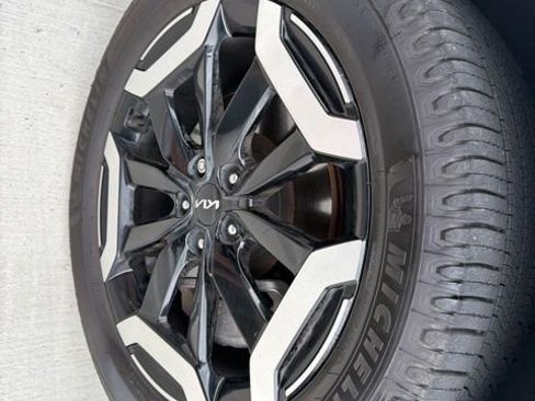 Used 2024 Kia Telluride EX w/ EX Captain's Chair Package AWD/4WD image 41