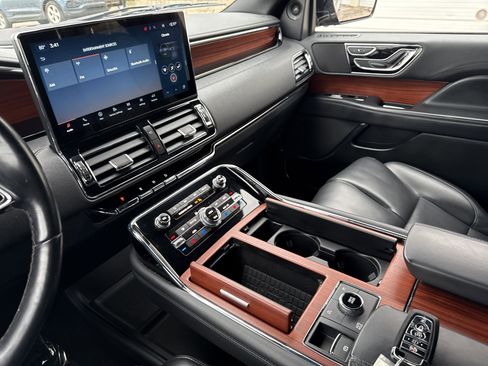 Used 2024 Lincoln Navigator L 4WD image 28