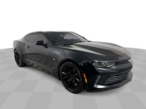Used 2017 Chevrolet Camaro LT RWD image 2