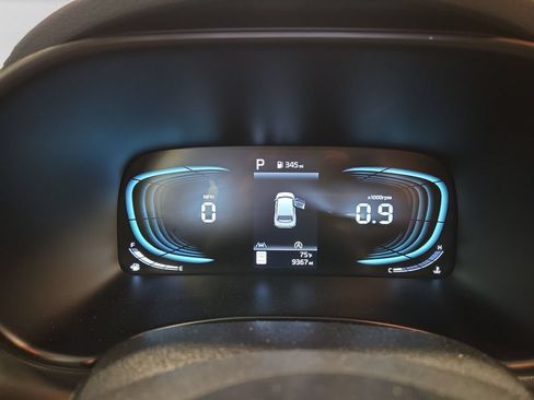 Used 2025 Kia Soul LX w/ LX Technology Package FWD image 21