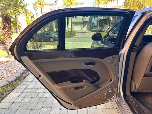 Used 2011 Bentley Mulsanne RWD image 79