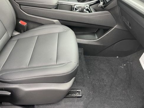 New 2026 Chevrolet Traverse LT w/ Sun and Wheel Package image 11