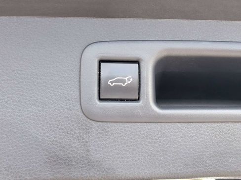 Used 2023 Toyota Highlander XLE FWD image 14