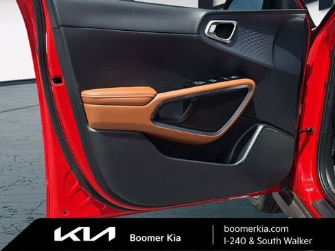 Certified 2025 Kia Soul EX FWD image 18