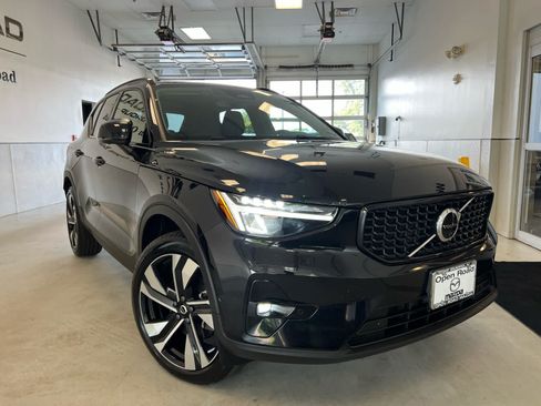 Used 2023 Volvo XC40 B5 Plus w/ Climate Package AWD/4WD image 9